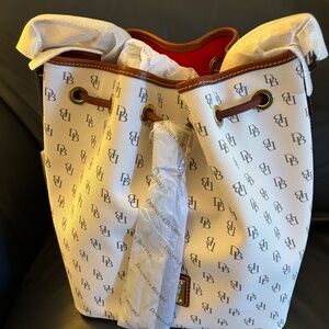 NWT Authentic Dooney & Bourke "Kendall"  Leather Bucket Bag Drawstring closure